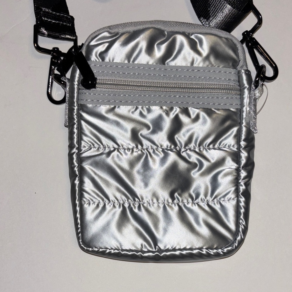 SILVER PUFF STYLE CROSSBODY GREAT SIZE HOLDS PHONE AND MORE FUN COLORFUL STRAP